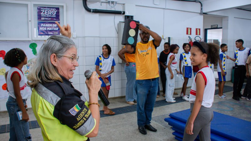 Maio Amarelo leva aprendizado e diversão sobre segurança no trânsito para estudantes da Escola Jardim Ipitanga