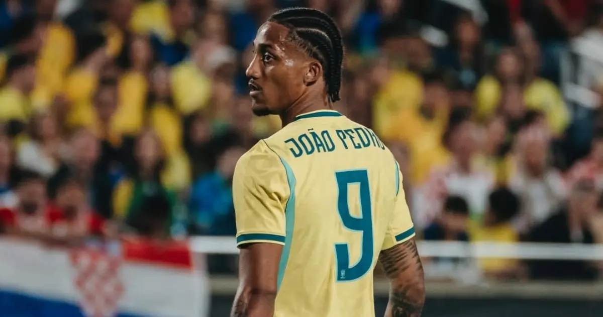 Fora da lista de convocados, João Pedro é eleito melhor jogador da temporada pelo Chelsea