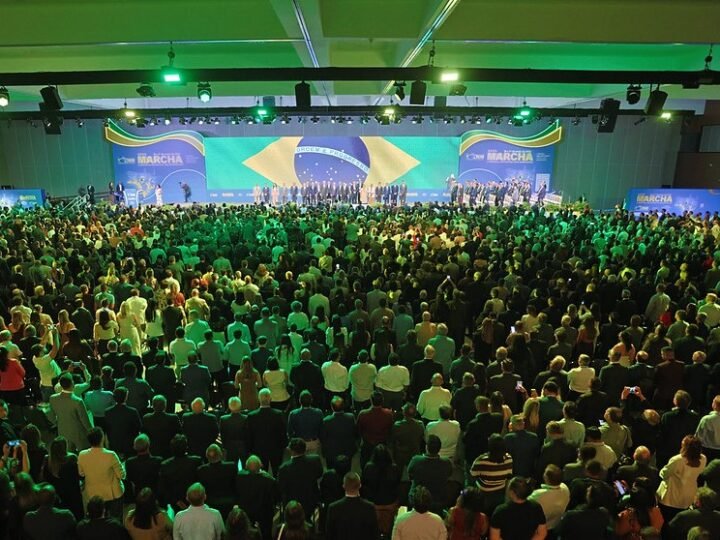 Débora Regis participa da XXVII Marcha em Defesa dos Municípios em Brasília