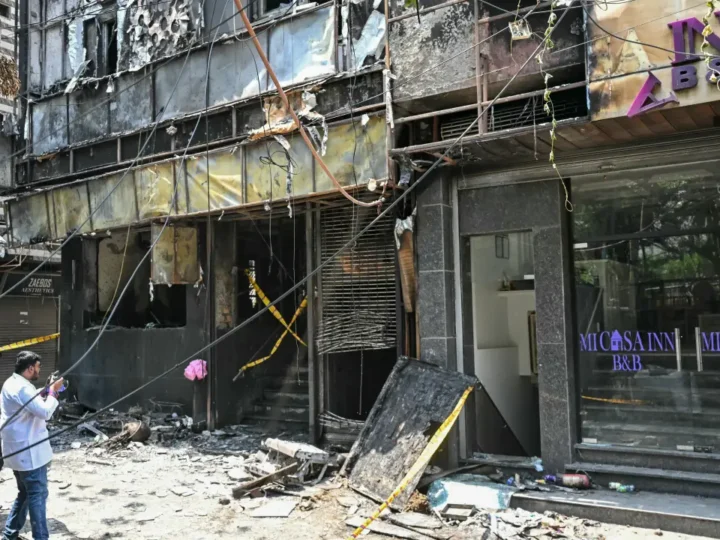 Incêndio atinge hotel em Nova Délhi, na Índia, e deixa mais de 20 mortos; veja vídeo