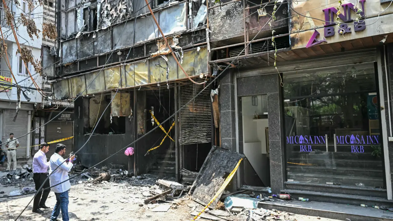 Incêndio atinge hotel em Nova Délhi, na Índia, e deixa mais de 20 mortos; veja vídeo