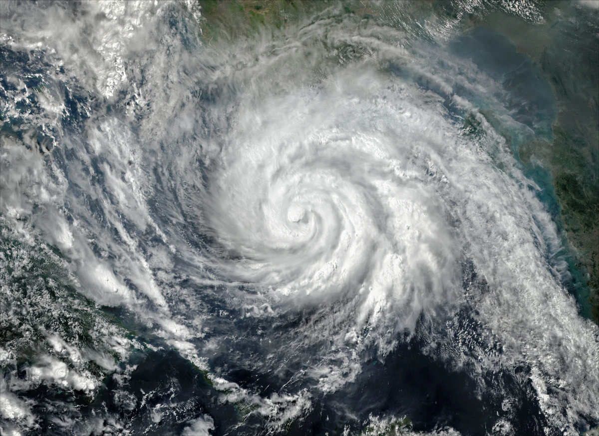 Ciclone extratropical com tempestade e ventos de até 100 km/h chega hoje (20) ao Brasil